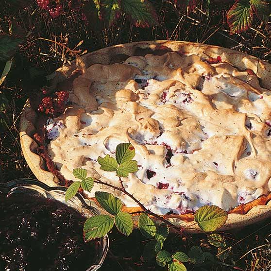 Björnbärspaj med citron-creme fraiche