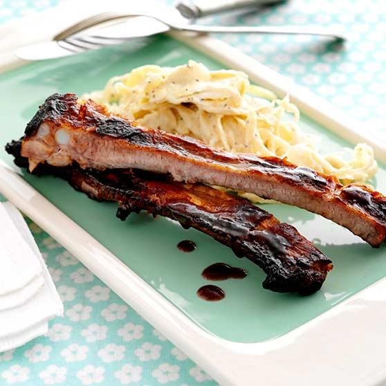 Spareribs och coleslaw