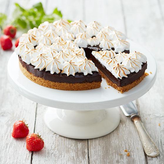 Chocolate pie with Italian meringue