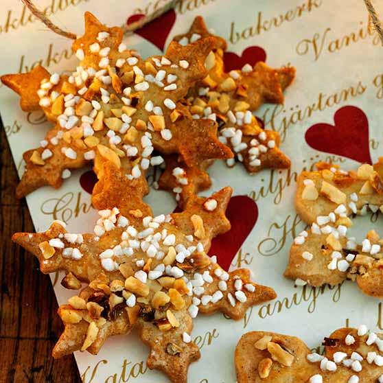 Kanelkakor med hackade nötter och pärlsocker