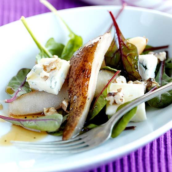 Ost- och päronsallad med varm dressing