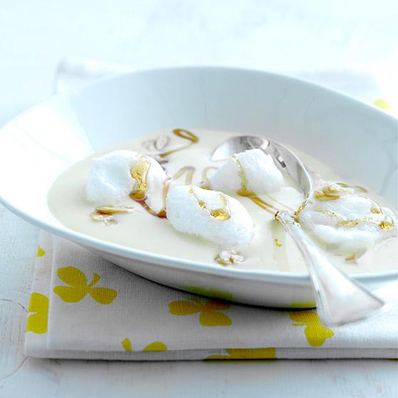 Snöägg med vaniljsås och brända mandlar