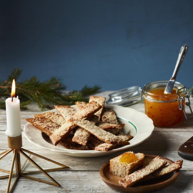 Pepparkaksnittar med parmesan och flingsalt