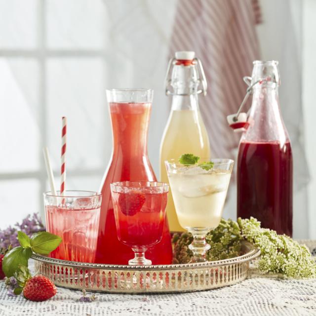 Körsbär- och rabarbersaft