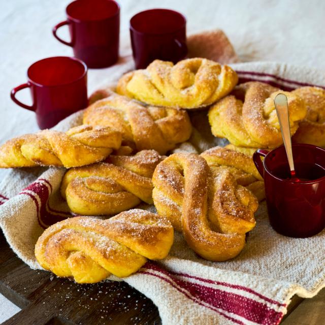 Lussebullar med vaniljfyllning