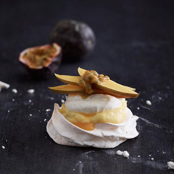 Pavlova med passionsfruktscurd