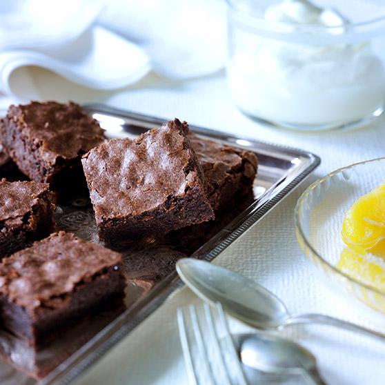 Kladdkaka i långpanna med inkokta clementiner