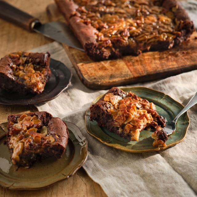 Fylllig muscovadobrownie med mandel- och pekantosca