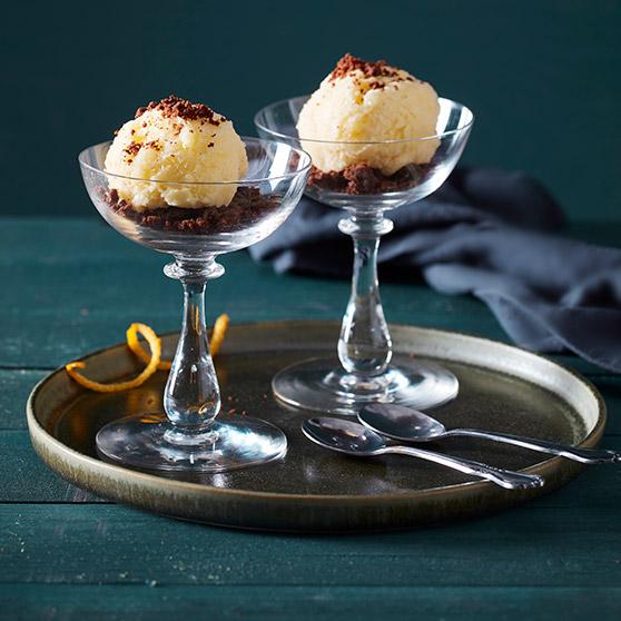 Apelsinsorbet med chokladsmulor