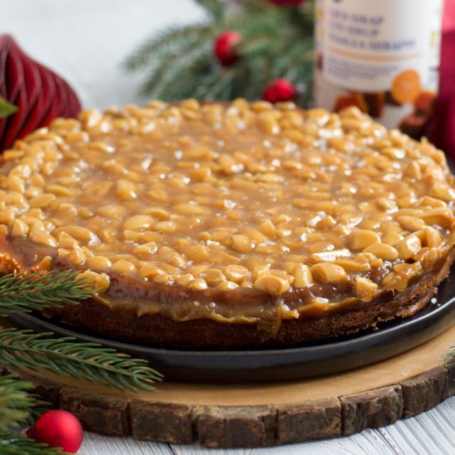 Saftig saffranskaka med segt knäcktäcke & flingsalt