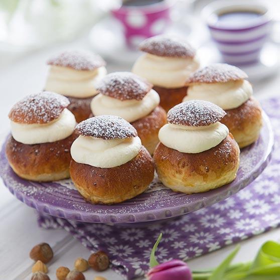 Semlor med rostade hasselnötter