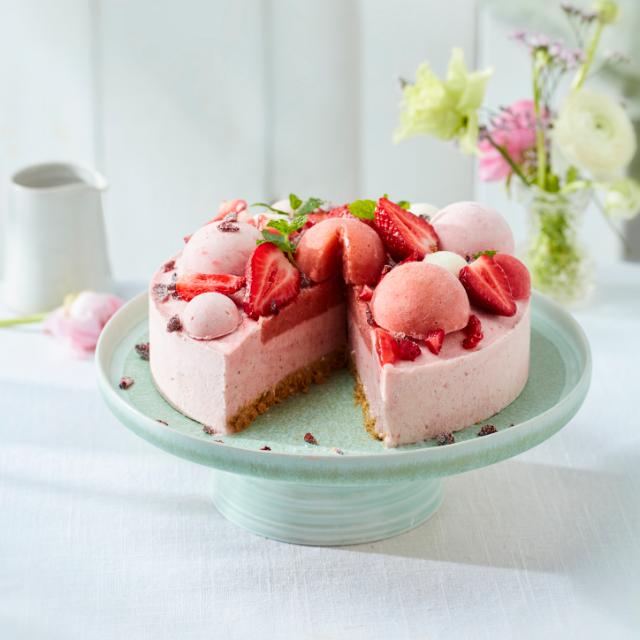 Jordgubbscheesecake med rabarberkompott