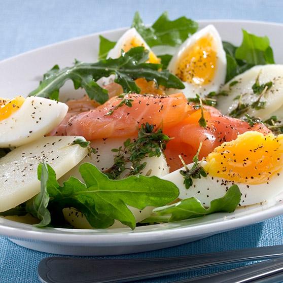Laxsallad med ägg