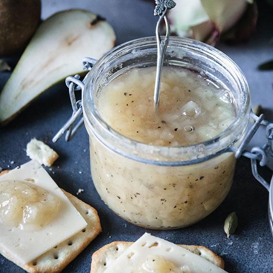 Ljuvlig päronmarmelad med vanilj och kardemumma