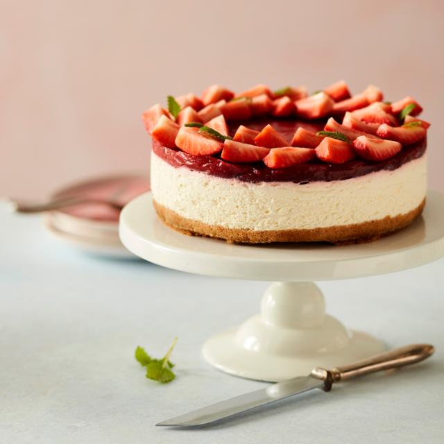 Rabarber- och jordgubbscheesecake