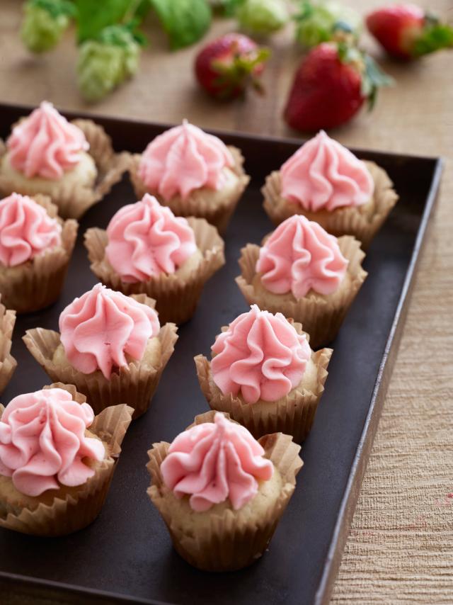 Jordgubbsmuffins med jordgubbsfrosting