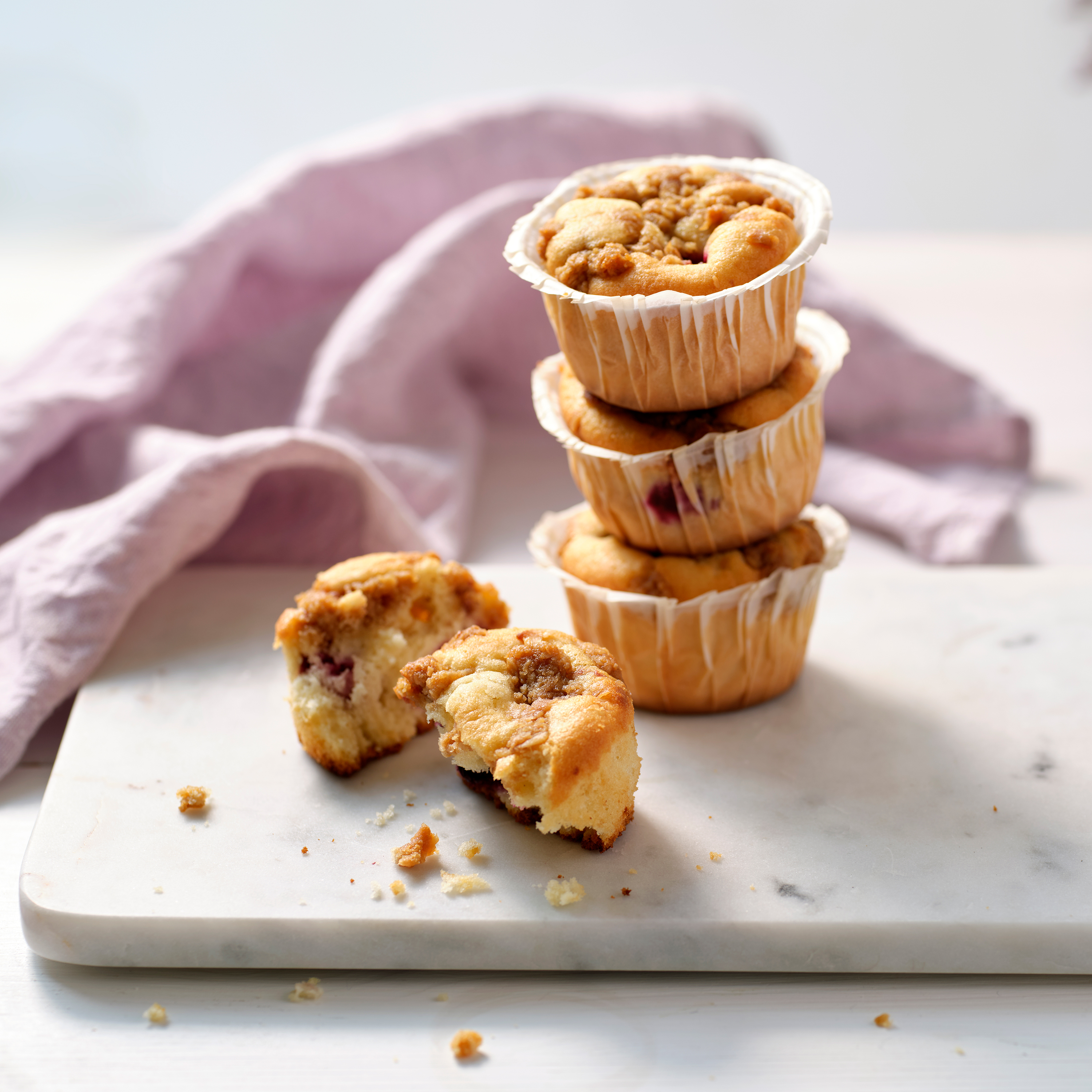 Björnbärsmuffins med smultopping